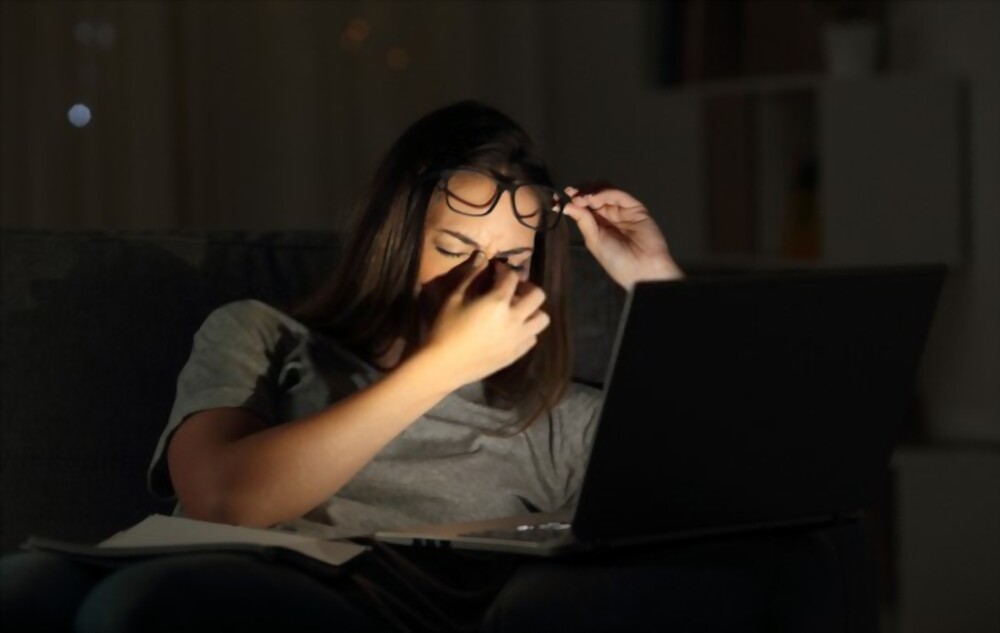 Eyes Strain in dark room